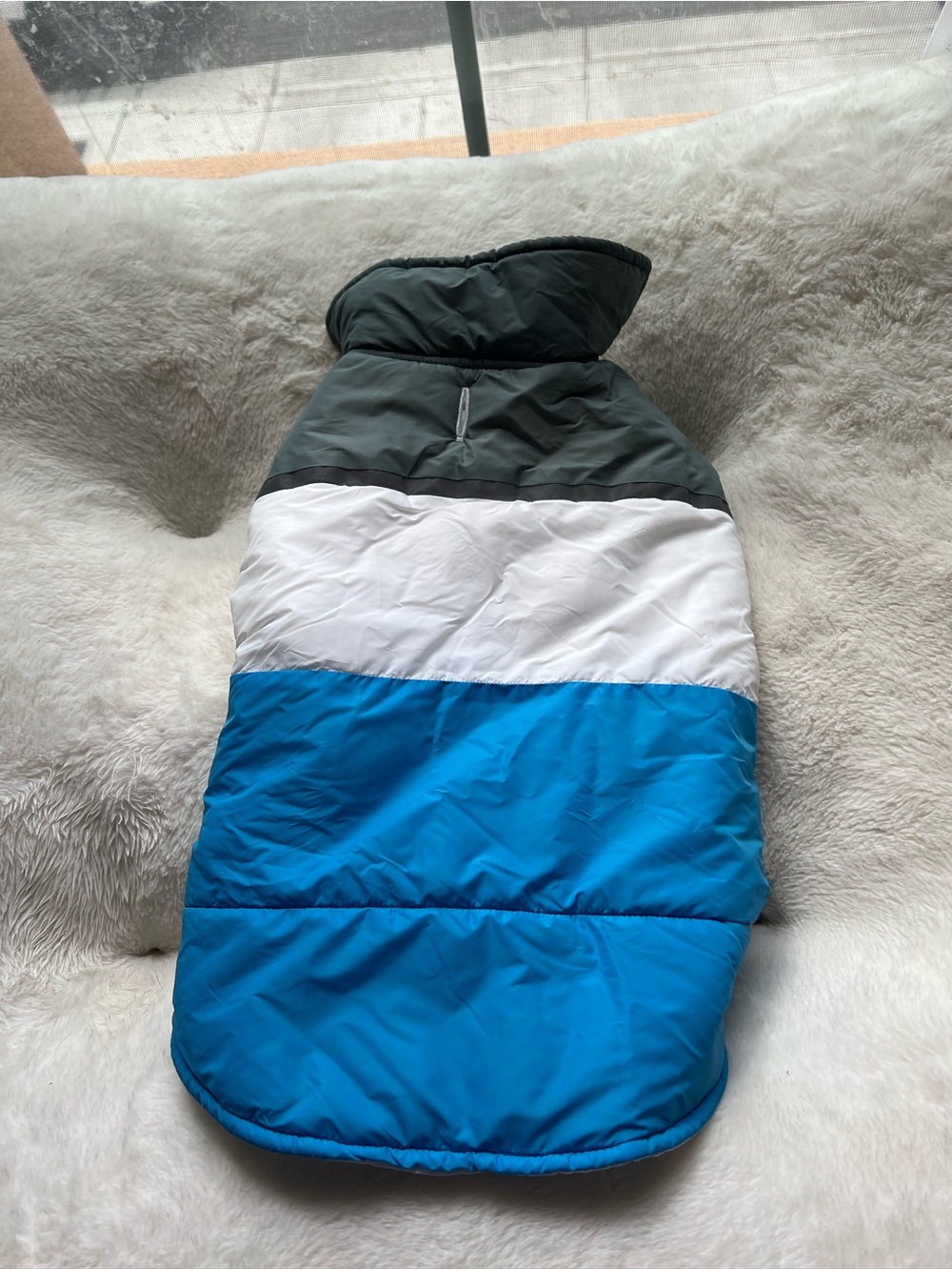 Dogs Blue & White Colorblock Puffer Pajama Top - Unbranded